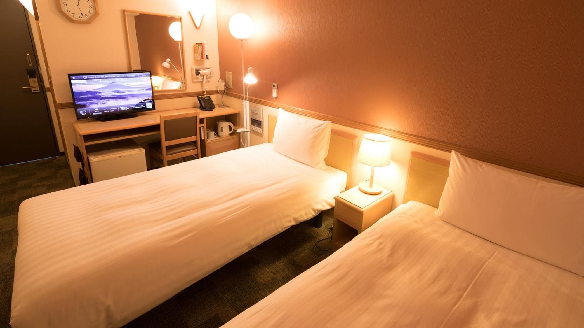 Toyoko Inn Fujisan Numazu Eki Kita Guchi No 2 Room photo